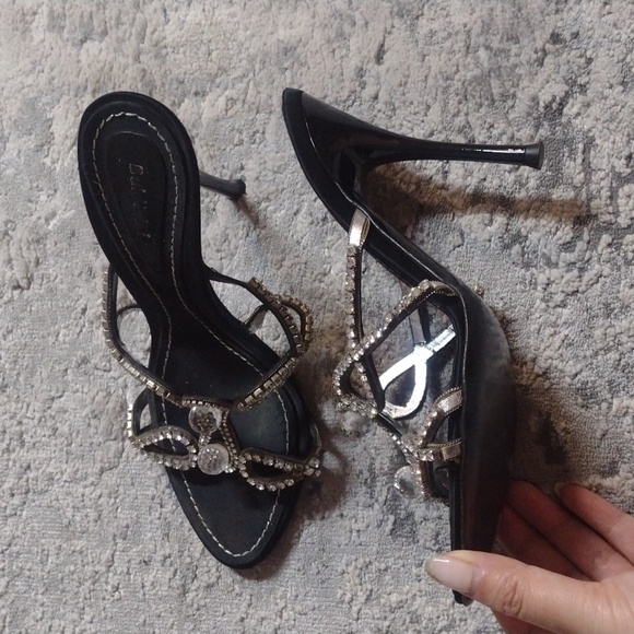 Heels Shoes - Picture 2 of 5